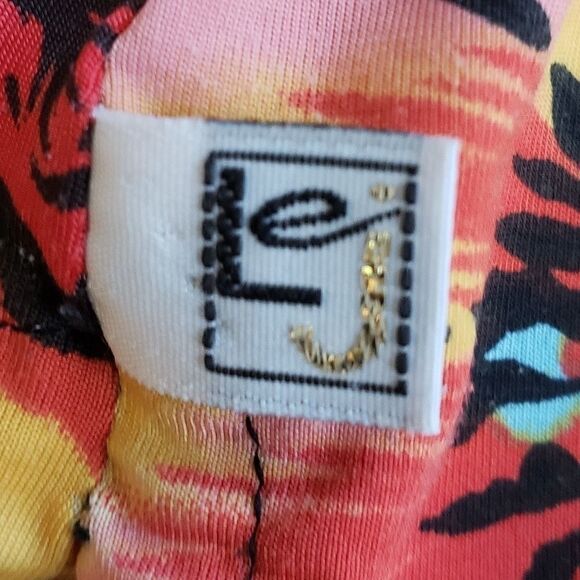 Le J. Coverup - Picture 6 of 6